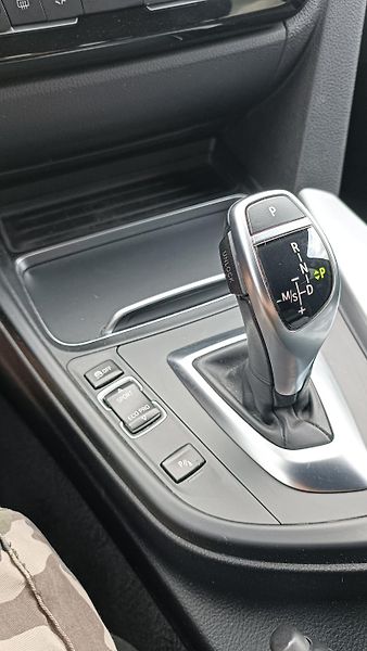 BMW Řada 3 320d MPaket 2,0D B47 Automat - fotka 19 z 36