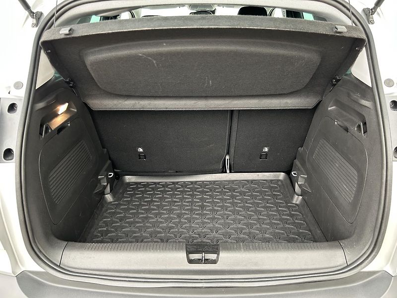 Opel Crossland 1.2 Turbo 130k Elegance - fotka 26 z 28