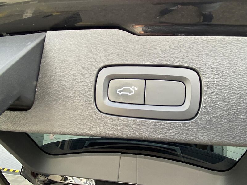 Volvo V60 2.0 T5 AUT Inscription Auto - fotka 28 z 28