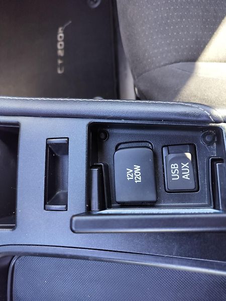 Lexus CT 200h plný servis v Lexusu  - fotka 21 z 32