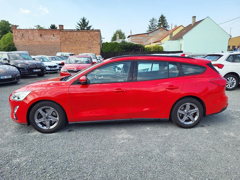 Ford Focus TREND 1.0 EcoBoost 92kW kombi - fotka 2 z 43