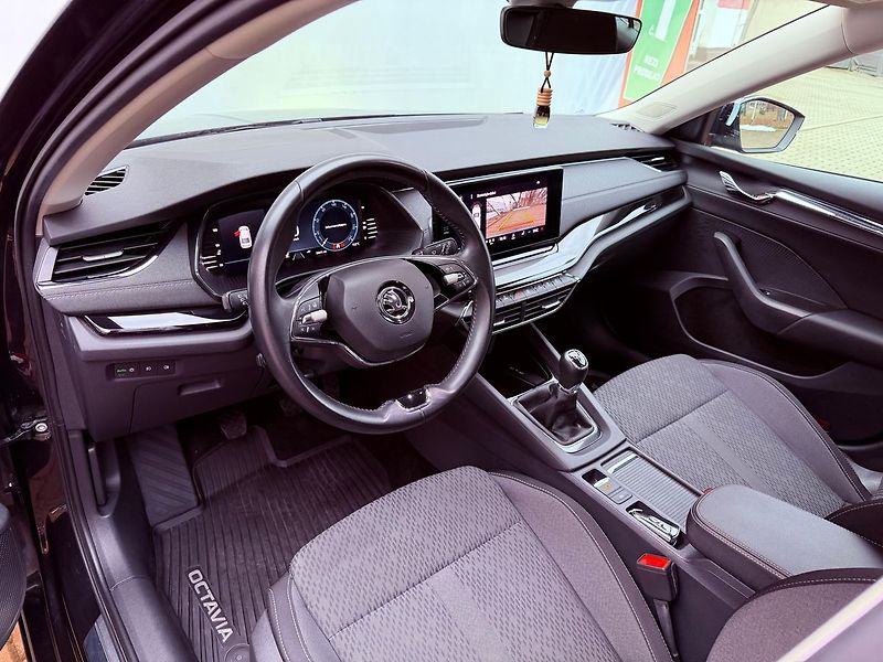 Škoda Octavia 2.0 TDi Style, ČR, 1.Maj, Serv - fotka 15 z 33