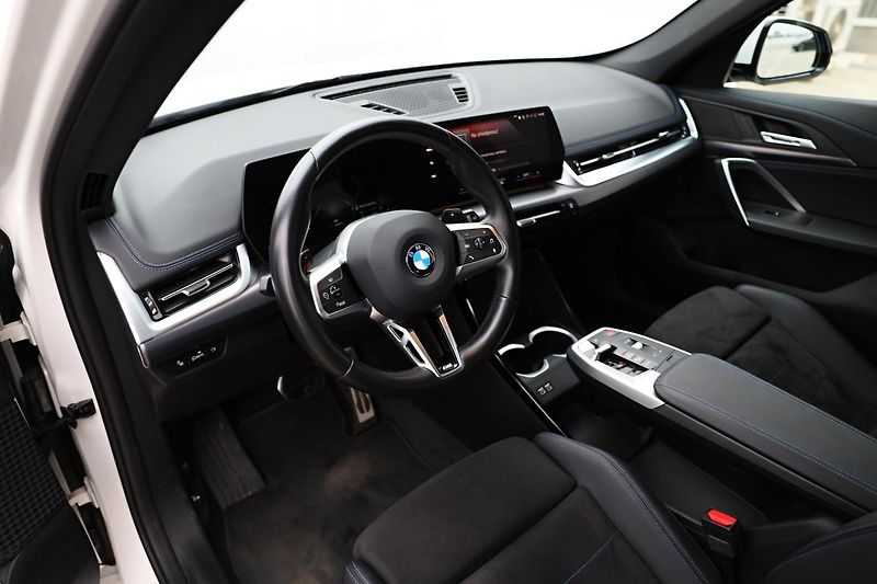BMW X1 xDrive23i - fotka 10 z 14