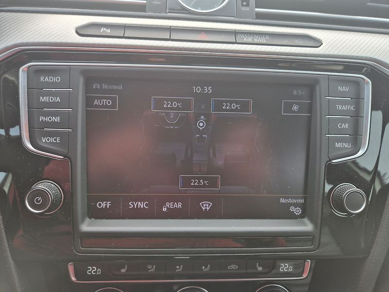 Volkswagen Passat Variant 2,0 BiTDI 176 kW R-lin - fotka 24 z 26