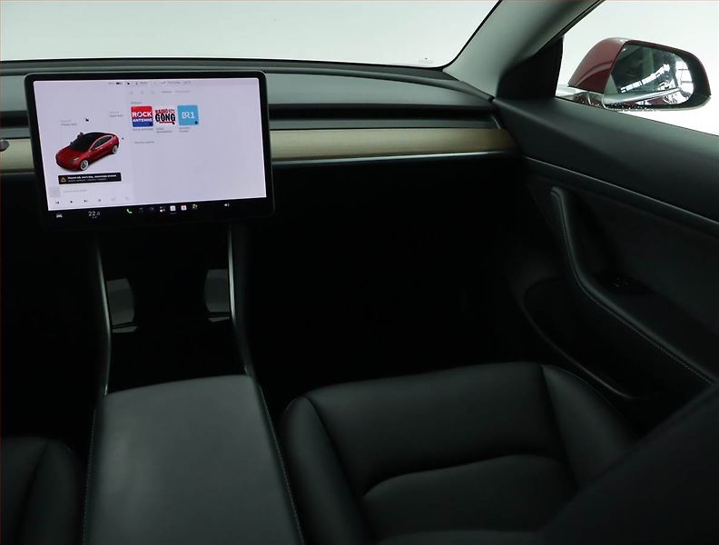 Tesla Model 3 (2020) Std Range Plus 52kWh, SoH 85% - fotka 8 z 23