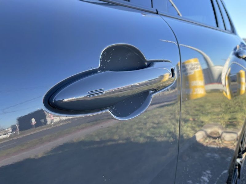 Toyota Corolla Cross 2.0 Hybrid GR Sport - fotka 29 z 30