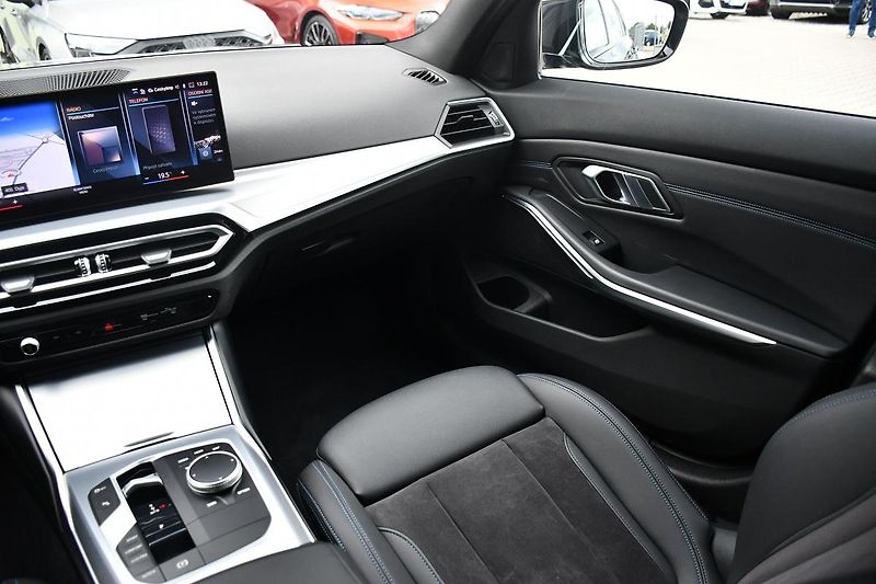BMW Řada 3 320d xDrive M-SPORT   - fotka 25 z 64