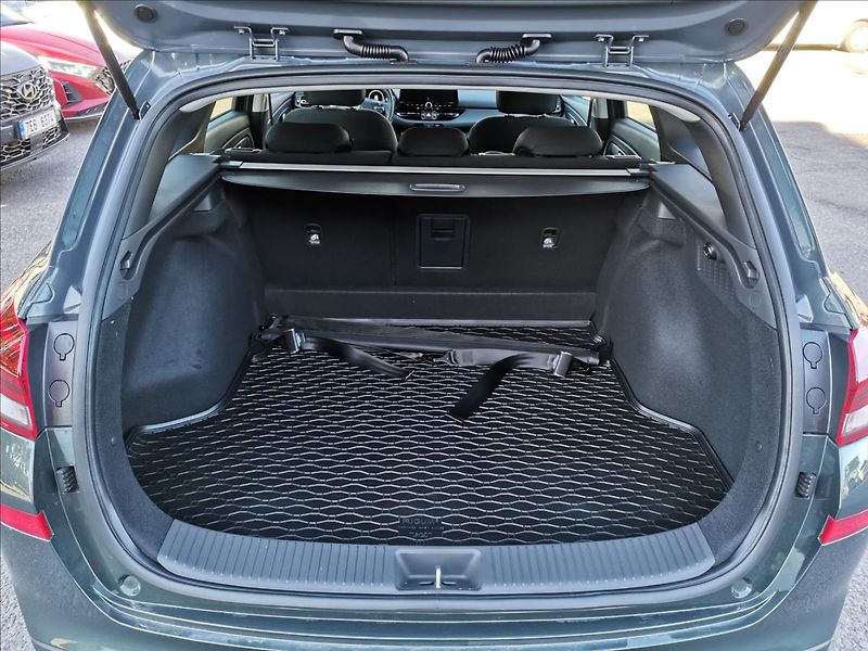 Hyundai i30 1,6 T-GDI WG DCT STYLE SAFETY - fotka 9 z 17