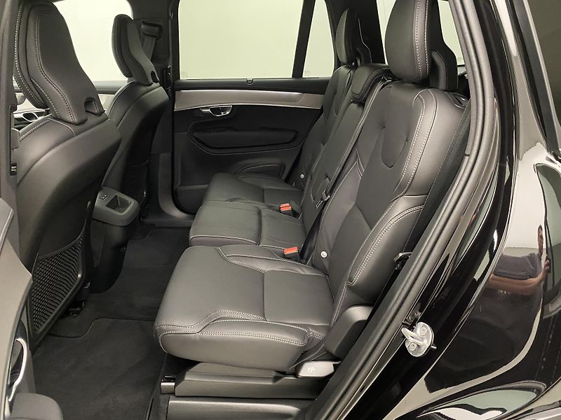 Volvo XC90 (2026) B5 AWD AUT BLACK EDITION PLUS  - fotka 6 z 71