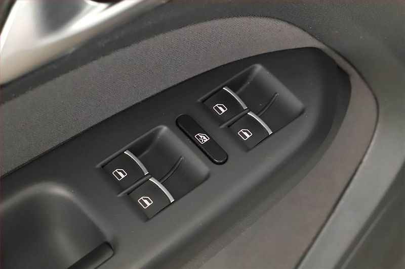 Volkswagen Touran (2014) 1.6 TDI, 7 míst, Navi - fotka 10 z 16