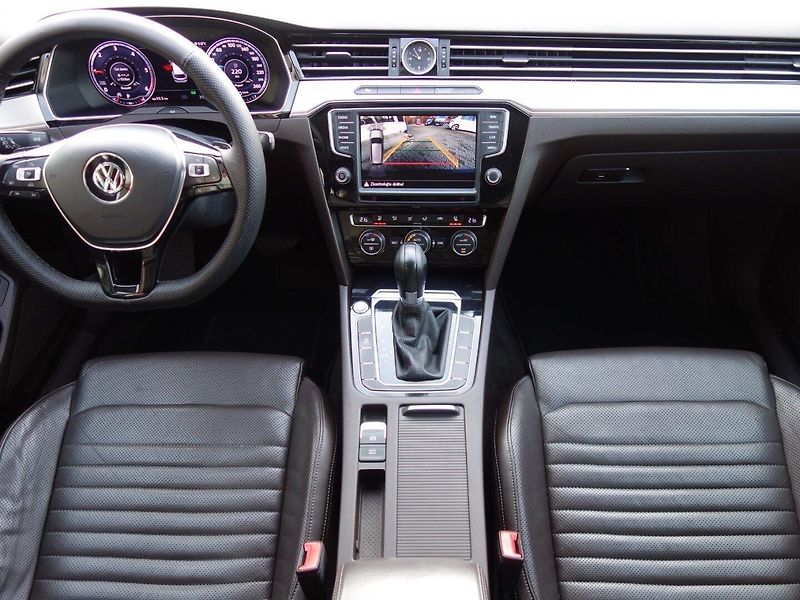 Volkswagen Passat (2015) 2.0TDI 110kW DSG HIGHLINE - fotka 10 z 49