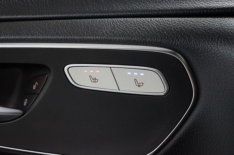 Mercedes-Benz Třídy V V 300d 4MATIC*AMG*TAŽNÉ*DPH* - fotka 17 z 39