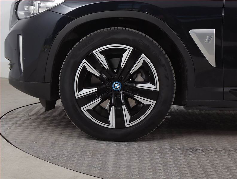 BMW iX3 (2021) 80 kWh, SoH 98% - fotka 15 z 25
