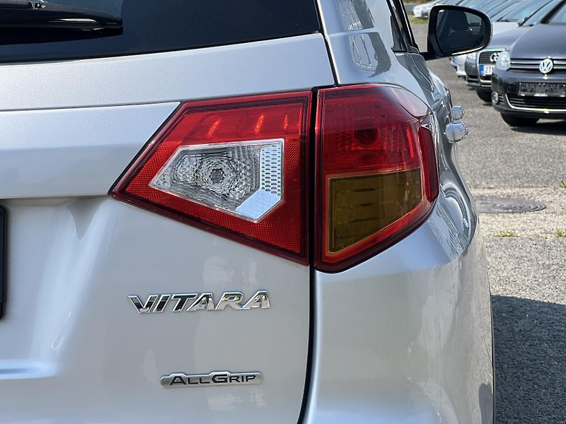 Suzuki Vitara 1.6DDiS 4x4 KLIMA KAMERA ALU - fotka 41 z 42