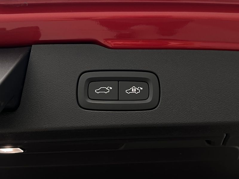 Volvo V60 T6 AWD DARK PLUS RECHARGE AUT - fotka 45 z 48