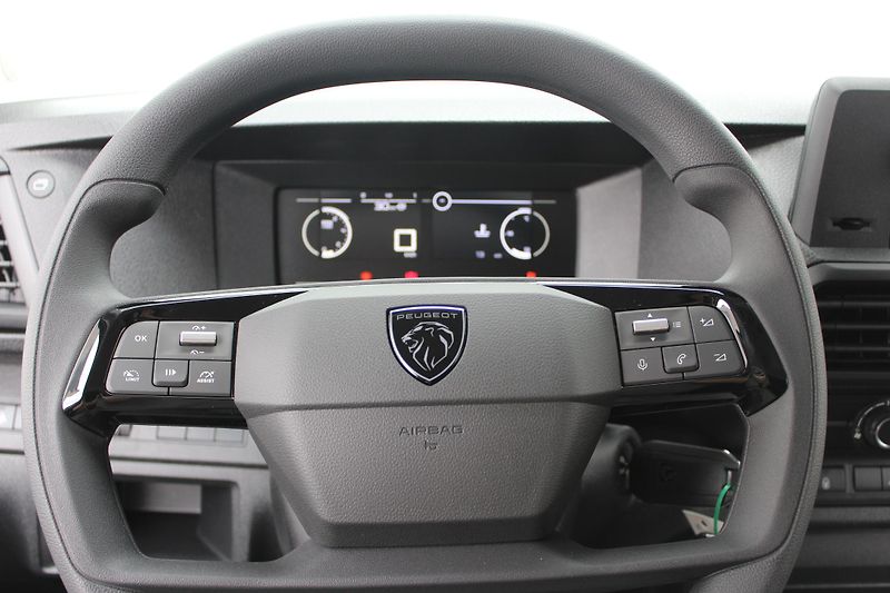 Peugeot Expert (2026) Furgon L2 1.5 BlueHDi 120k - fotka 15 z 16
