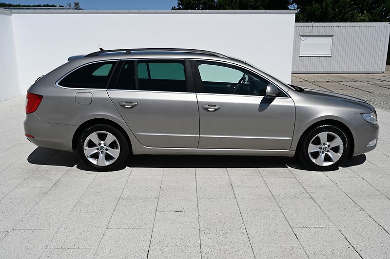 Škoda Superb 2.0TDI 103KW Ambition 9/2012 - fotka 4 z 38
