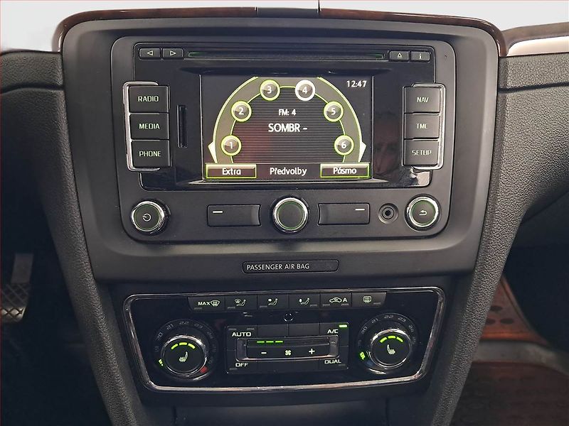 Škoda Superb (2013) Elegance 2.0 TDI, 4X4, Navi - fotka 12 z 17