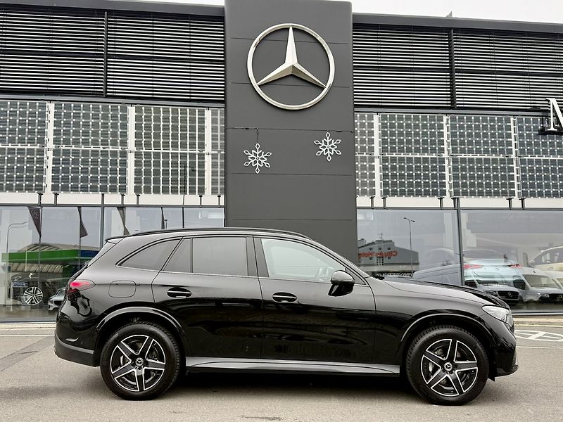 Mercedes-Benz GLC (2023) 300 e 4MATIC SUV - fotka 9 z 48
