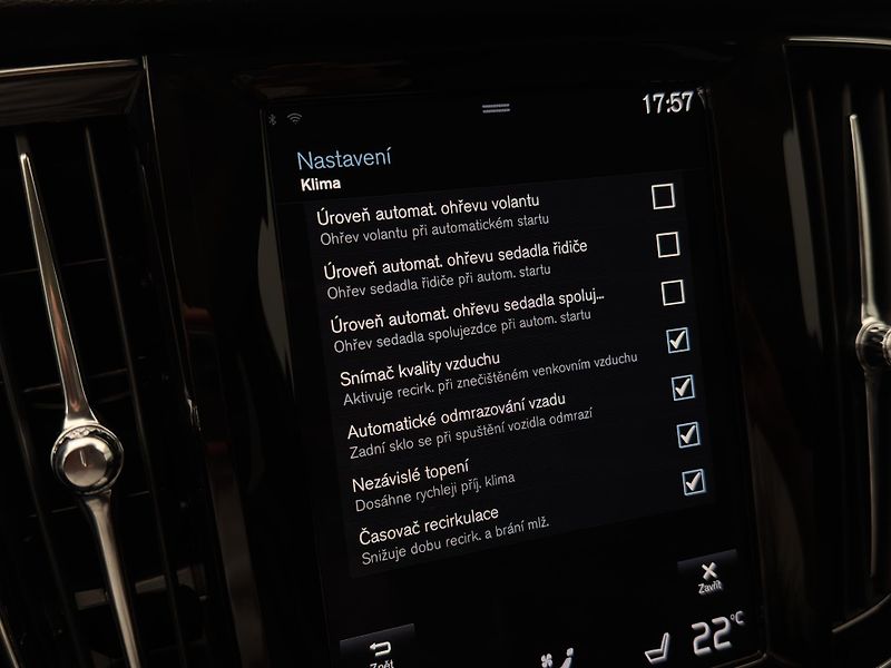 Volvo V90 CC D4 AWD MOMENTUM PRO  - fotka 42 z 47