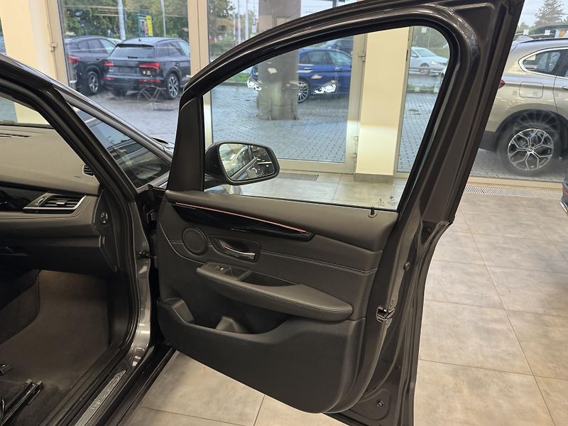 BMW Řada 2 (2018) 218d xDrive Grand Tourer - fotka 24 z 31