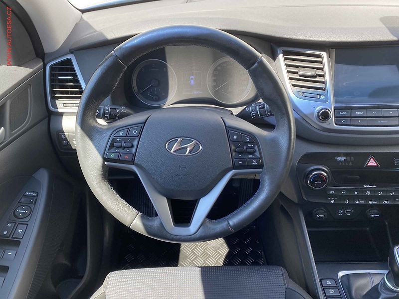 Hyundai Tucson (2016) 1.7 CRDi, ČR, Navi, kamera - fotka 11 z 19