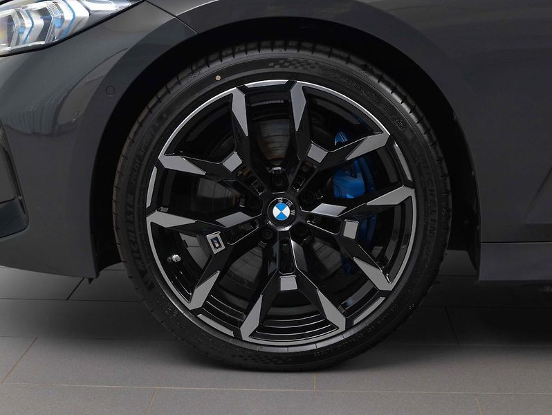 BMW Řada 3 M340i xDrive Touring - fotka 6 z 23