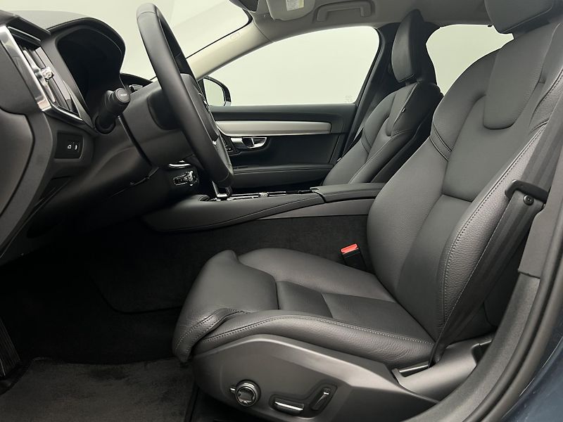 Volvo V90 T6 AWD DARK PLUS - fotka 3 z 45