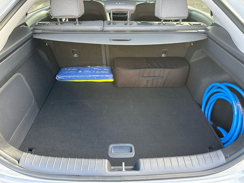 Hyundai IONIQ (2022) 38,3 kWh Level 5 SoH 100% - fotka 12 z 26