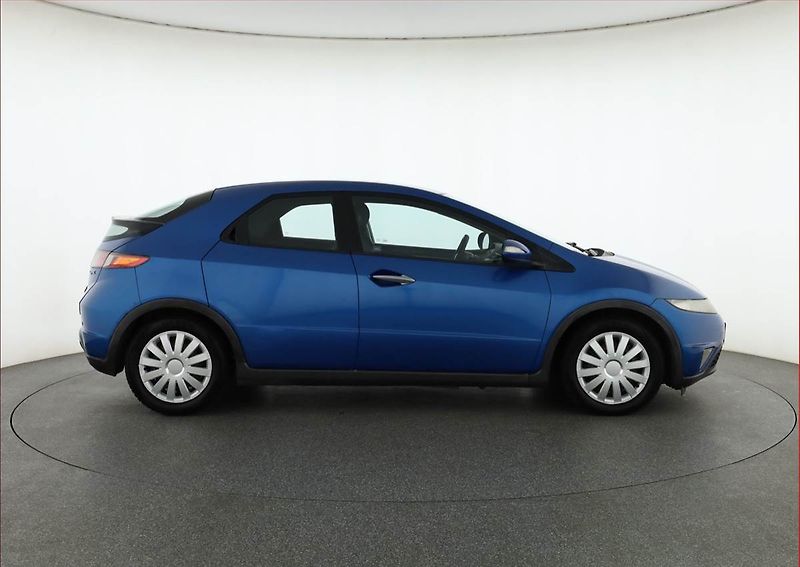 Honda Civic (2006) 1.4 i-DSI, ČR,1.maj, po STK - fotka 6 z 11