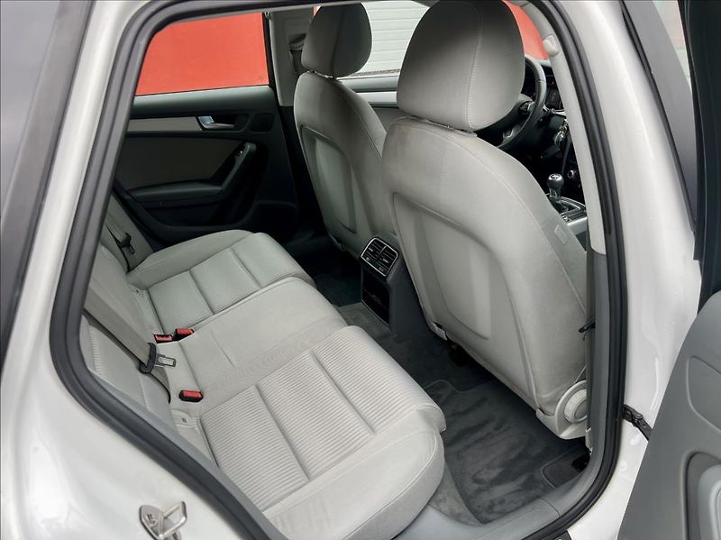 Audi A4 2,0 TDi KLIMA / NAVI - fotka 16 z 40