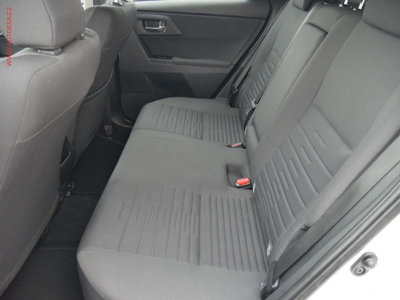 Toyota Auris (2017) 1.6i, ČR, AC, kamera - fotka 10 z 21