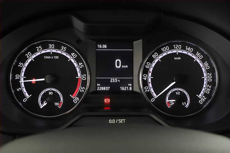 Škoda Octavia (2017) 1.6 TDI, Tempomat - fotka 8 z 18