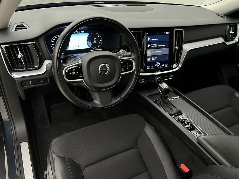 Volvo V60 CC D4 AWD AUT CZ 1. maj. - fotka 4 z 43