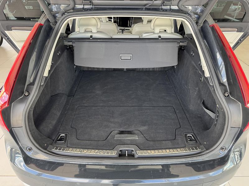Volvo V90 CC*D5 173kW*AWD*KeyLess*Tažné - fotka 29 z 34