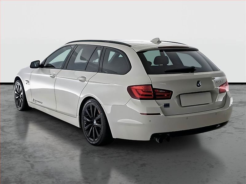 BMW Řada 5 (2012) 525d xDrive, 4X4, Automat - fotka 4 z 21