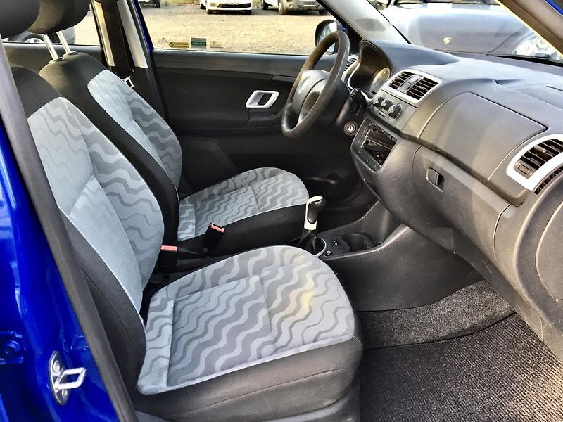 Škoda Fabia 1,2 HTP Ambiente Nová STK - fotka 17 z 22
