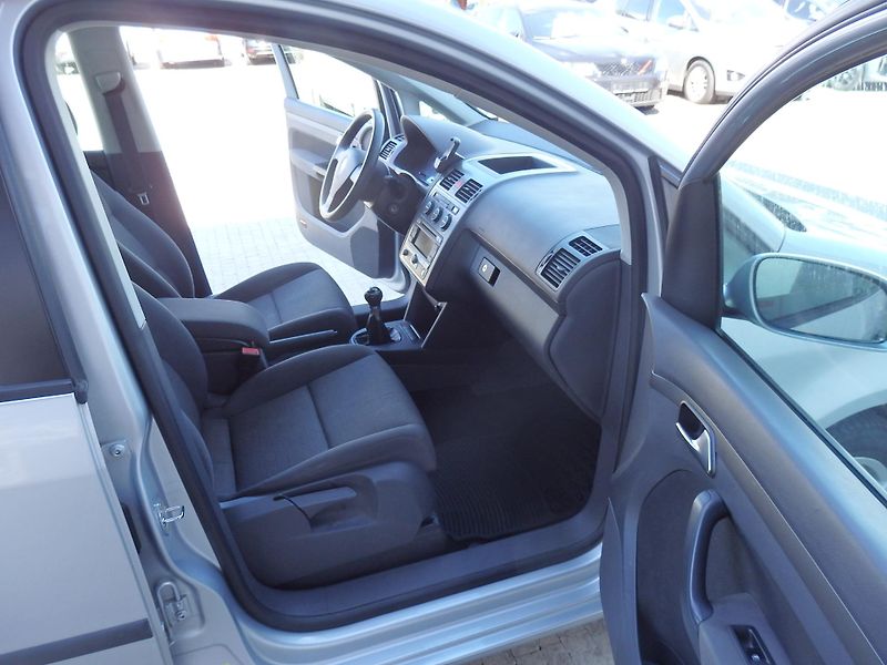 Volkswagen Touran 1,9TDi 77kW KLIMA, ZÁVĚS - fotka 11 z 16