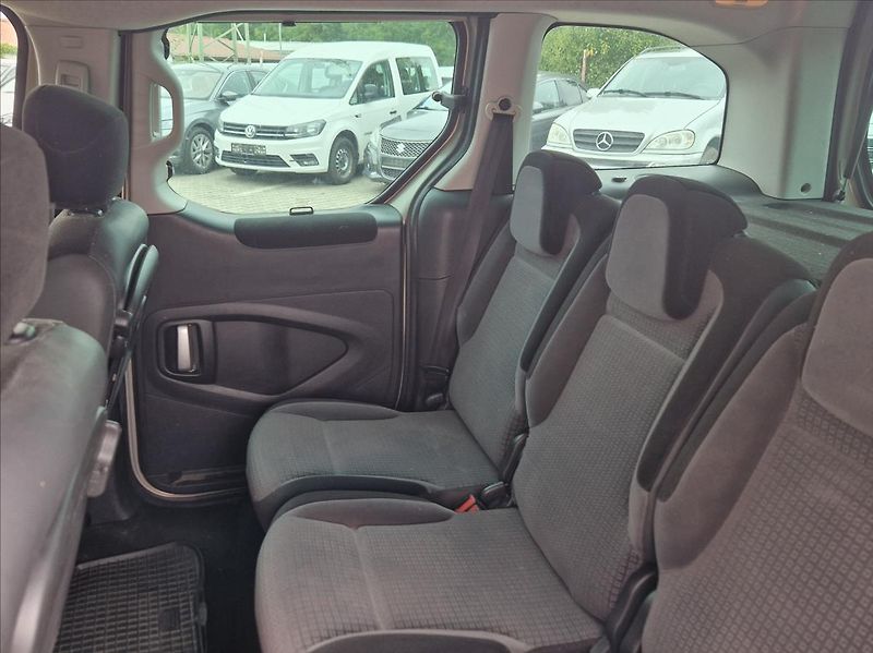 Citroën Berlingo 1,6 HDi 88kW MULTISPACE AUTOAC - fotka 15 z 30