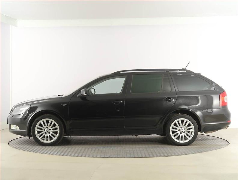 Škoda Octavia (2010) Laurin&Klement 2.0 TDI - fotka 3 z 25