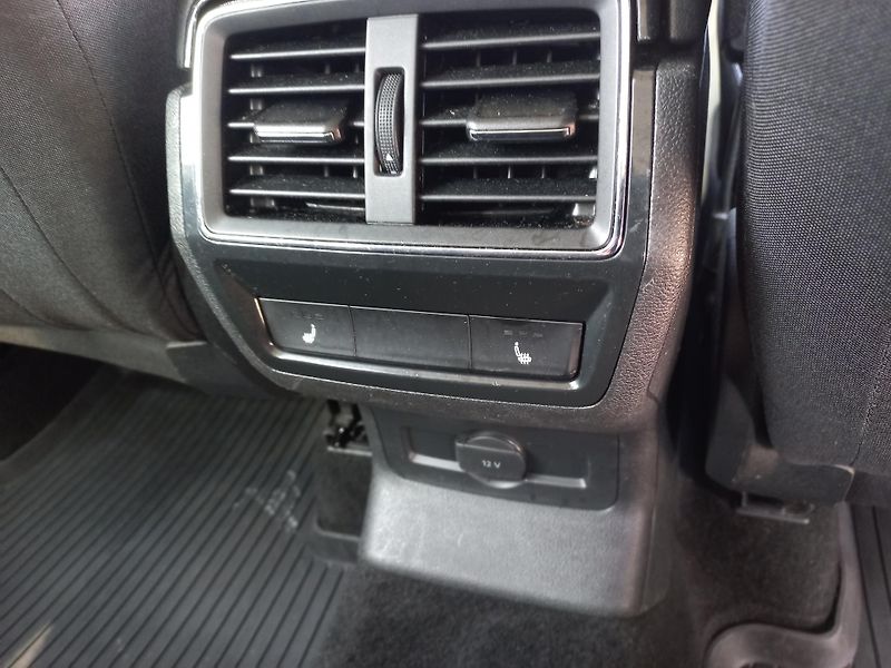 Škoda Karoq (2019) 2.0TDi 110kW 4x4 DSG ČR DPH - fotka 15 z 23
