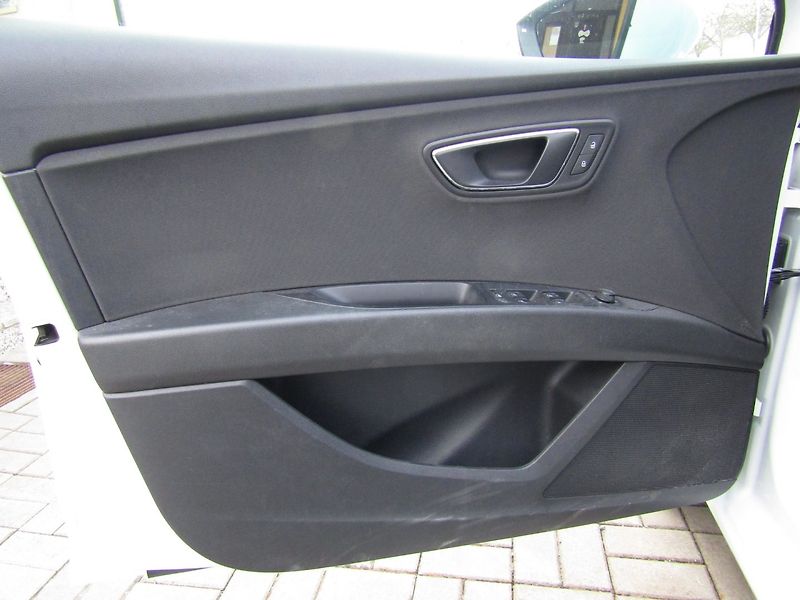 Seat Leon (2014) 16 TDI 77kW - fotka 18 z 35