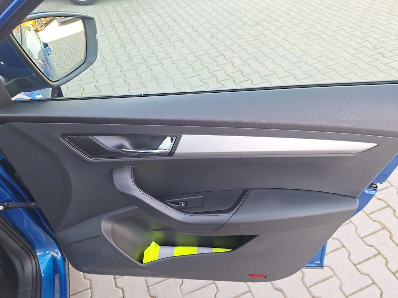 Škoda Karoq (2022) 1.5 TSI / 110 kW / 6MP / AMBIT - fotka 26 z 34