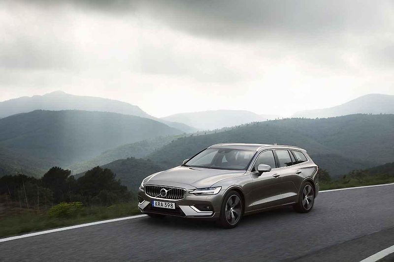 Volvo V60.