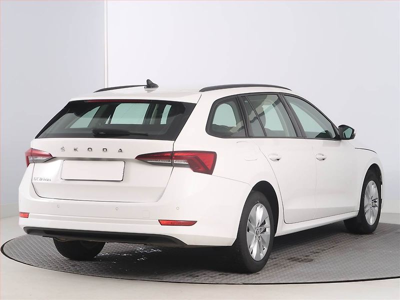 Škoda Octavia (2022) 2.0 TDI, Automat, ČR,1.maj - fotka 5 z 19
