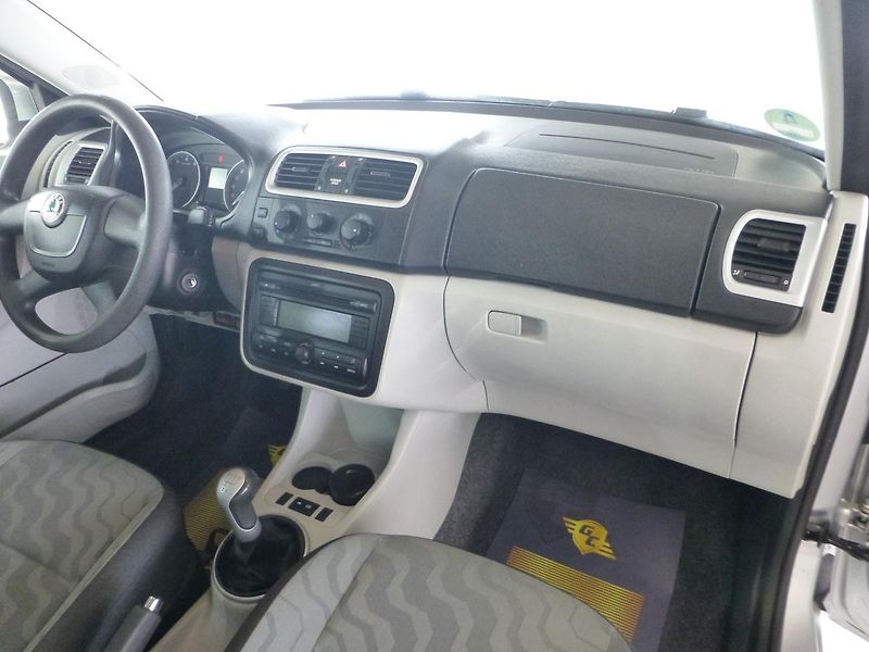 Škoda Fabia (2009) 1,4i-63KW-KLIMATIZACE*ALU KOLA - fotka 17 z 26