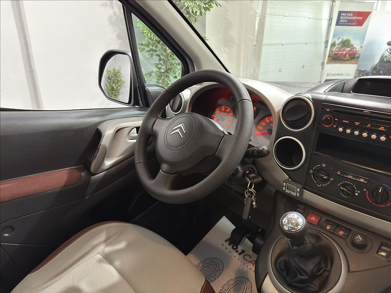 Citroën Berlingo 1,6   i MULTISPACE WEBASTO - fotka 16 z 29