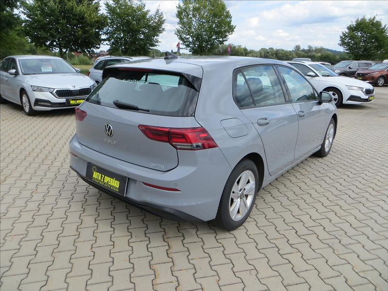 Volkswagen Golf 1,0 TSI Life 81kW DSG - fotka 9 z 24