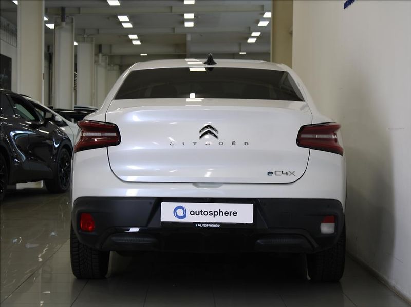 Citroën ë-C4 0,0 50kWH Shine PACK 13 900km! - fotka 4 z 23