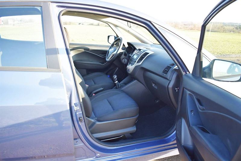Hyundai ix20 1,4 16V 1.MAJ,AC,SERVIS AKCE - fotka 12 z 16